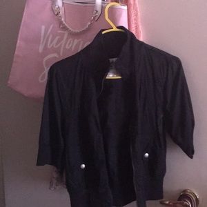 Black cropped zipped top